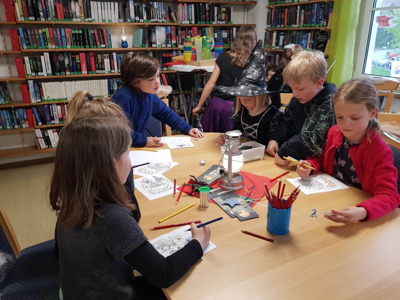 Hexenstunde, Lange Nacht der BibliOÖtheken, Pfarrbücherei Vöcklabruck, Bibliothek Pfarre Vöcklabruck