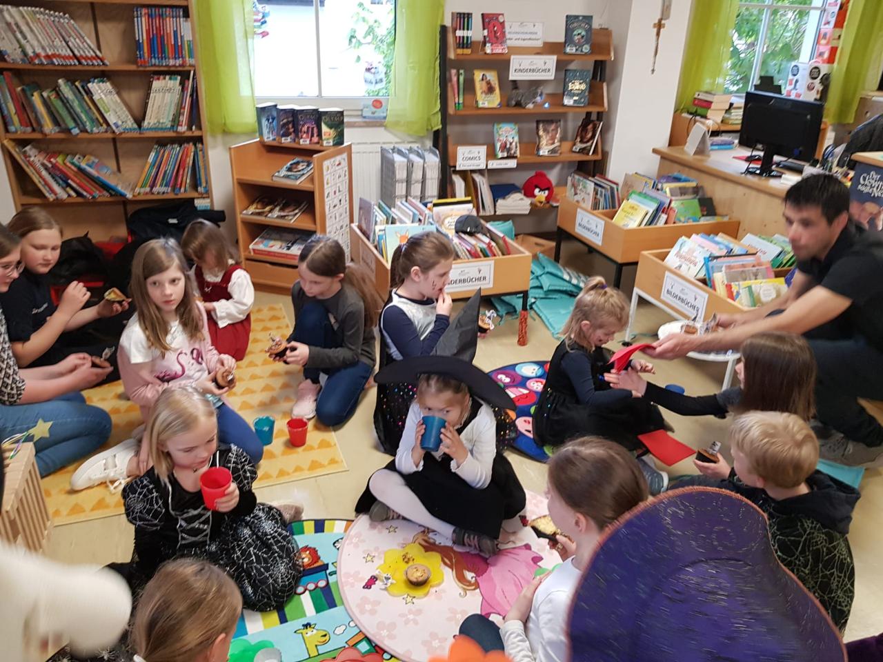 Hexenstunde, Lange Nacht der BibliOÖtheken, Pfarrbücherei Vöcklabruck, Bibliothek Pfarre Vöcklabruck