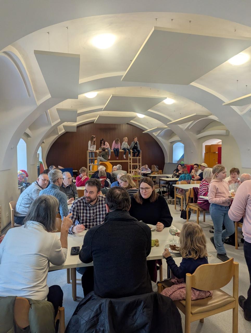 Besucher Pfarrcafe Pfarrgemeinde Vöcklabruck, Pfarrbücherei Vöcklabruck